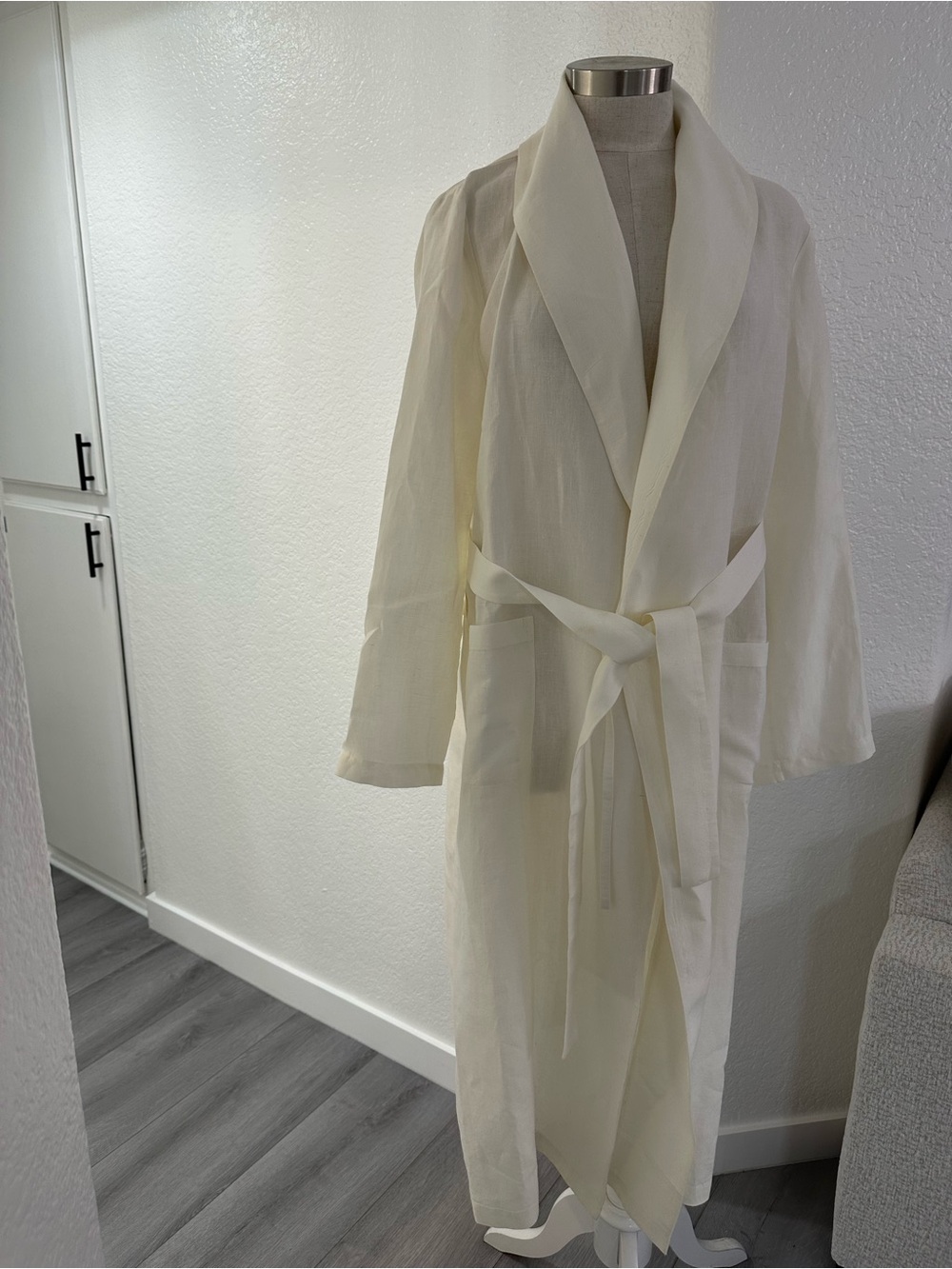 Jenni Kayne Ivory Linen Shawl-Collar Robe with Tie Belt